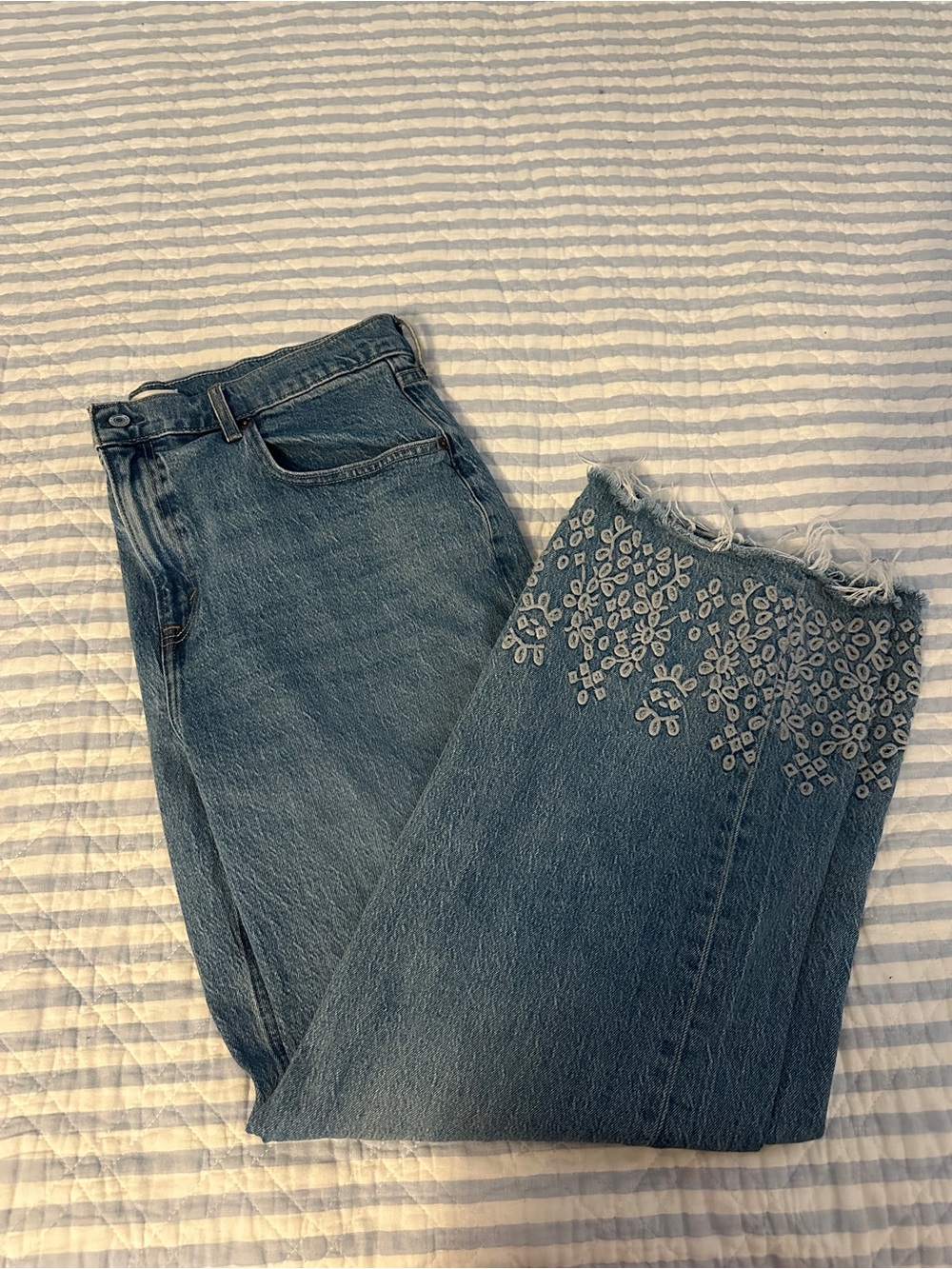 Abercrombie & Fitch Blue Cropped Jeans with Embroidered Hem